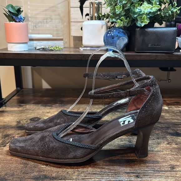 Victoria’s Secret Brown Suede Heels Size 7 - Picture 4 of 11